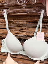 Mixed Brand Bras (250 Pieces)